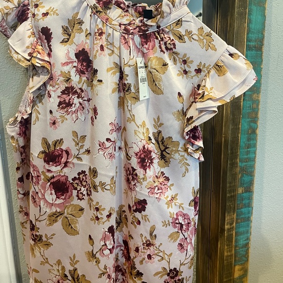 Express Floral Ruffle Sleeve top - Picture 2 of 3